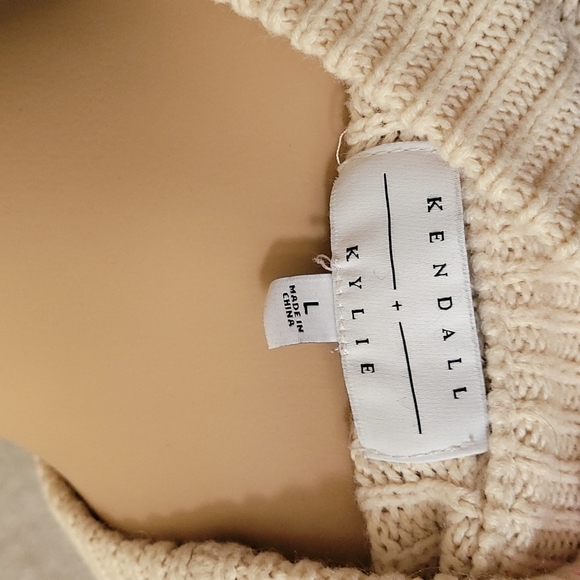 𝅺kendall and kylie cropped sweater kendall and kylie cropped sweater kendall - Picture 14 of 15